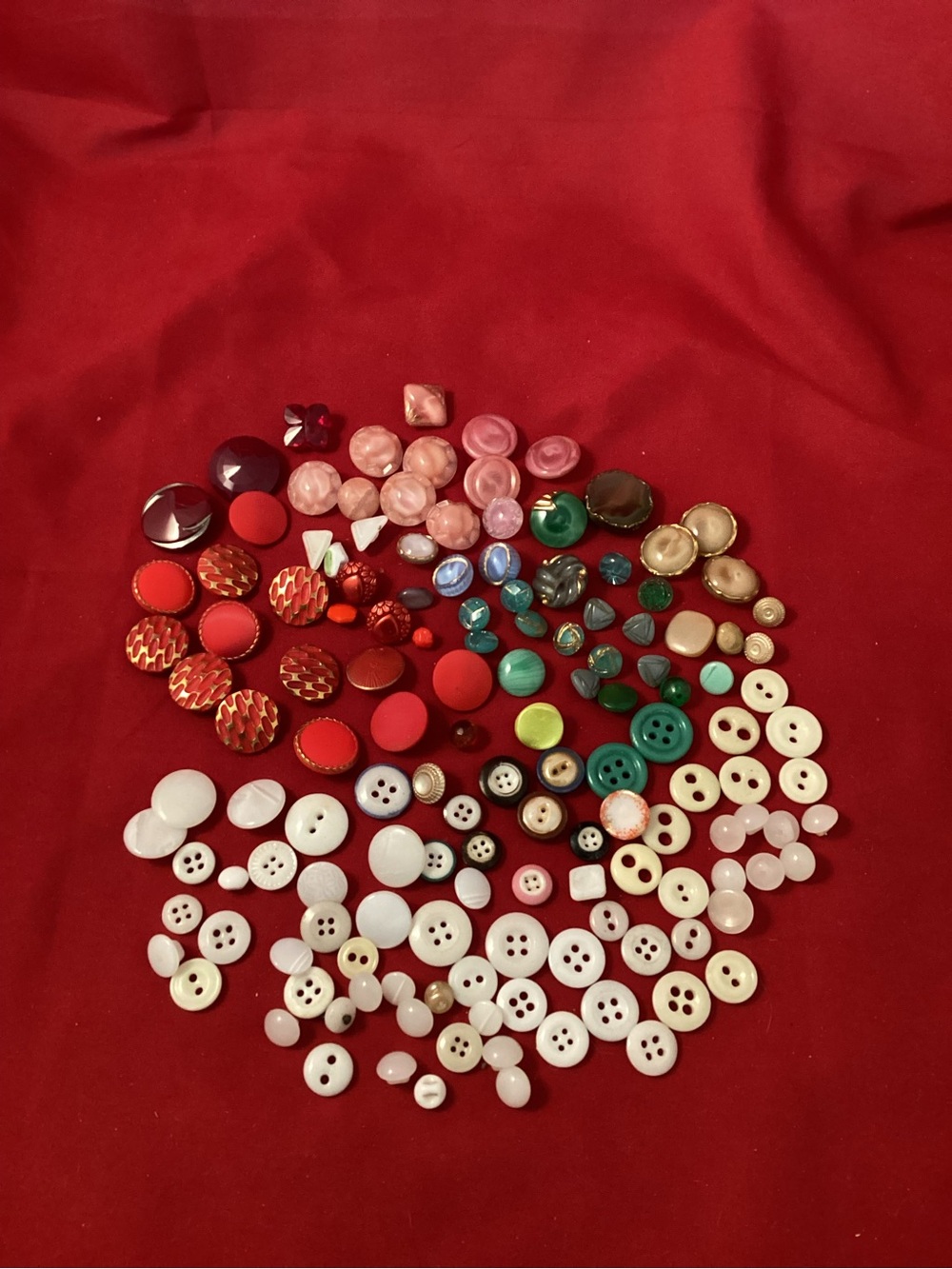 161 grams of mostly Glass colorful sewing buttons lot